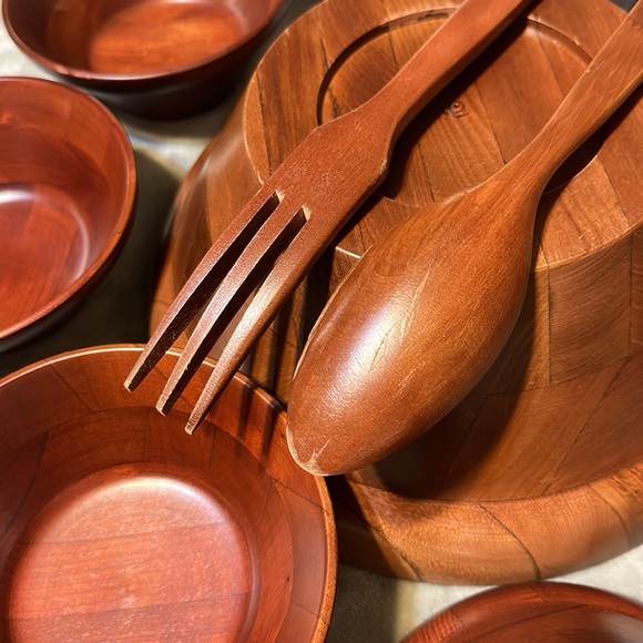 Wooden Salad Bowl Dinner Set—8 Serving Bowls & Large Fork & Spoon - Picture 6 of 10
